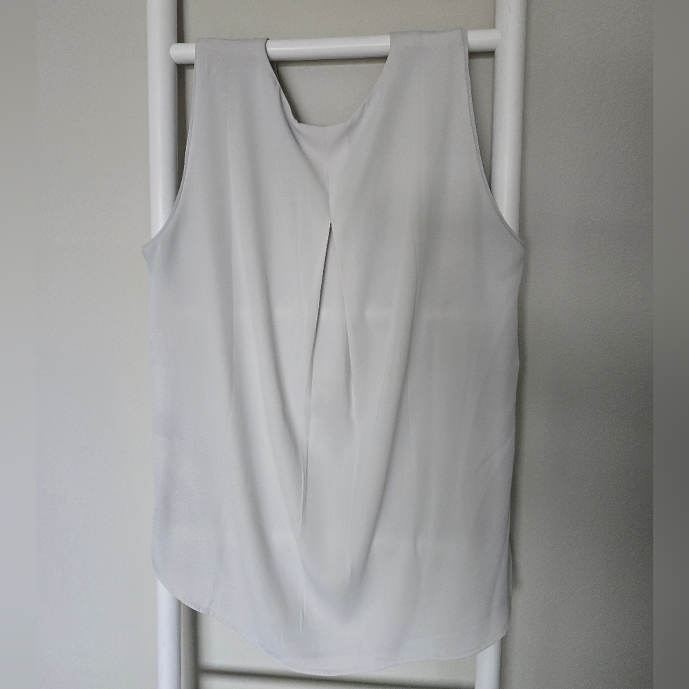 White House Black Market Light Gray Sleeveless Blouse - Picture 5 of 7